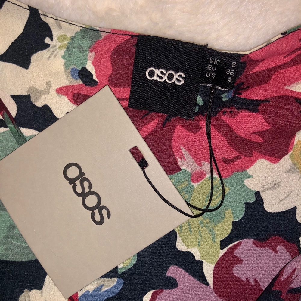 ASOS Floral Crop Top 🌺 - Picture 2 of 3